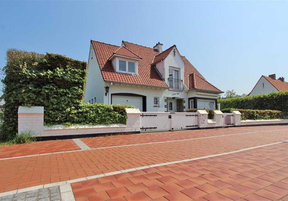 Charmante en karaktervolle villa, goed gelegen nabij het Zegemeer te Knokke.