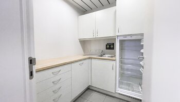 Immeuble de bureaux avec logements et commerces