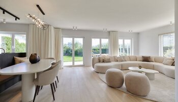 Gerenoveerd appartement, gelegen in prestigieuze villaresidentie 