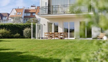 Gerenoveerd appartement, gelegen in prestigieuze villaresidentie 