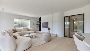 Gerenoveerd appartement, gelegen in prestigieuze villaresidentie 