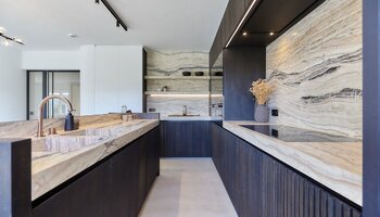 Gerenoveerd appartement, gelegen in prestigieuze villaresidentie 