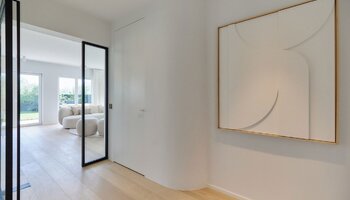 Gerenoveerd appartement, gelegen in prestigieuze villaresidentie 