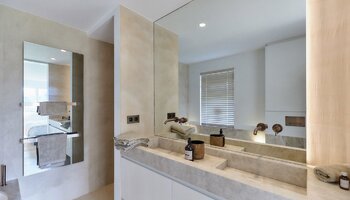 Gerenoveerd appartement, gelegen in prestigieuze villaresidentie 