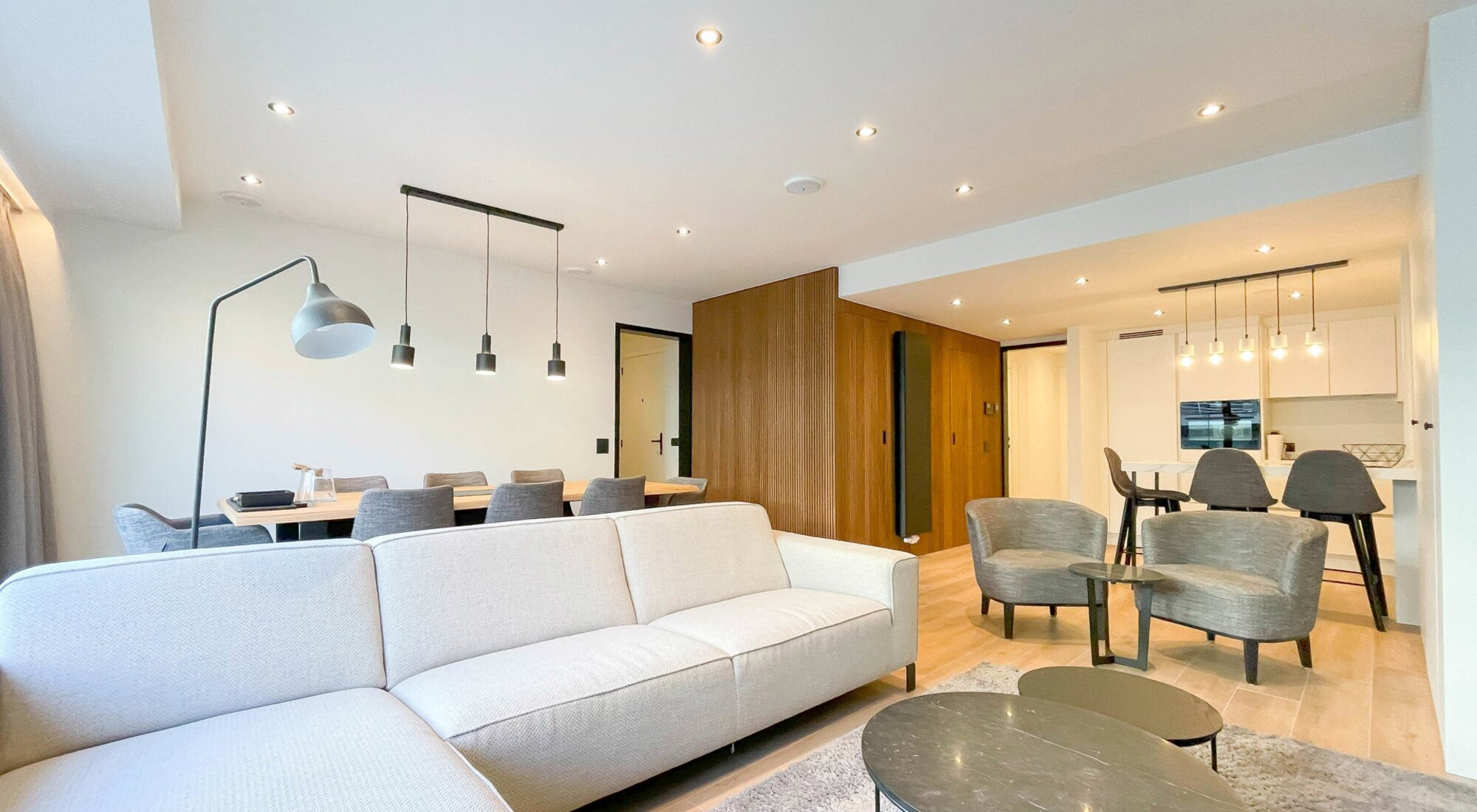 Magnifique appartement 3 chambres rénové près de la place Rubens et à 50 m de la mer 