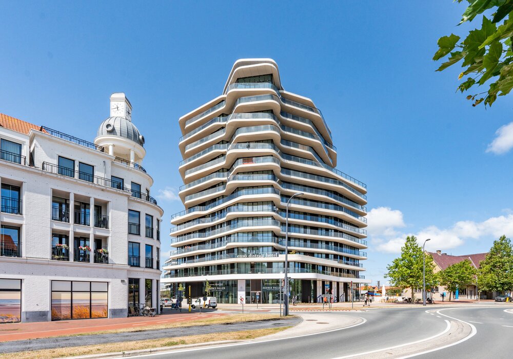 Beaux appartements élégants avec vue sur l'arrière-pays