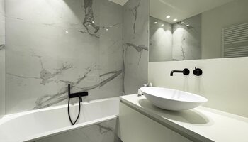Spacieux appartement (3CH) rénové à Zegemeer 