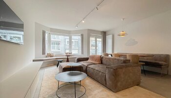 Luxueus gerenoveerd, zijdelings zeezicht appartement