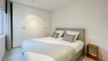 Luxueus gerenoveerd, zijdelings zeezicht appartement