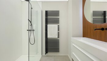 Luxueus gerenoveerd, zijdelings zeezicht appartement