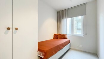 Luxueus gerenoveerd, zijdelings zeezicht appartement