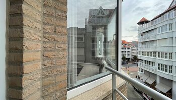 Luxueus gerenoveerd, zijdelings zeezicht appartement
