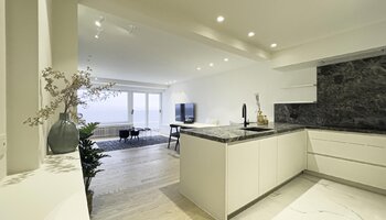 Appartement rénové avec vue sur mer frontale 
