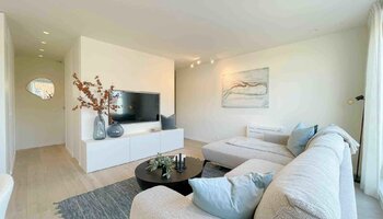 Prachtig gerenoveerde penthouse met lateraal zeezicht 