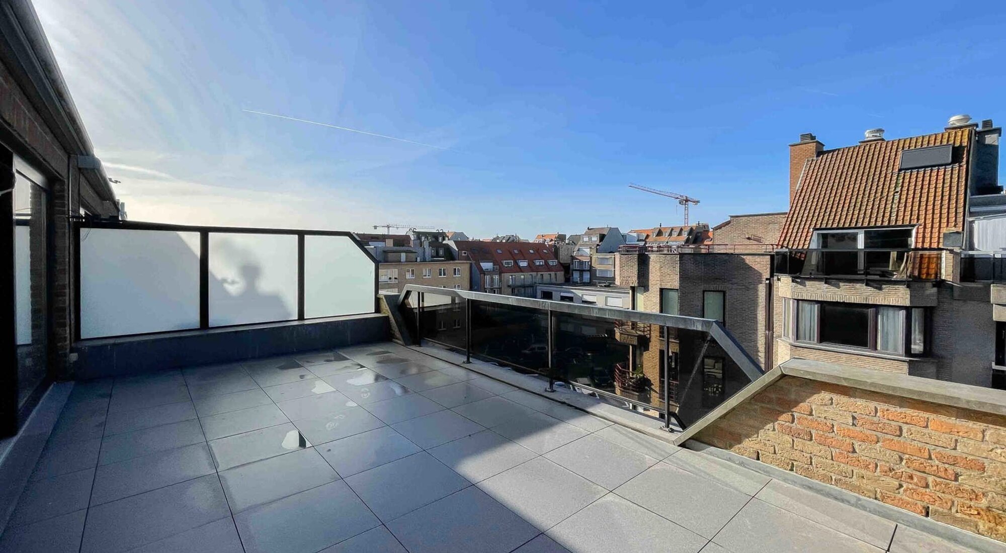 Gerenoveerde penthouse met zeezicht & autostaanplaats