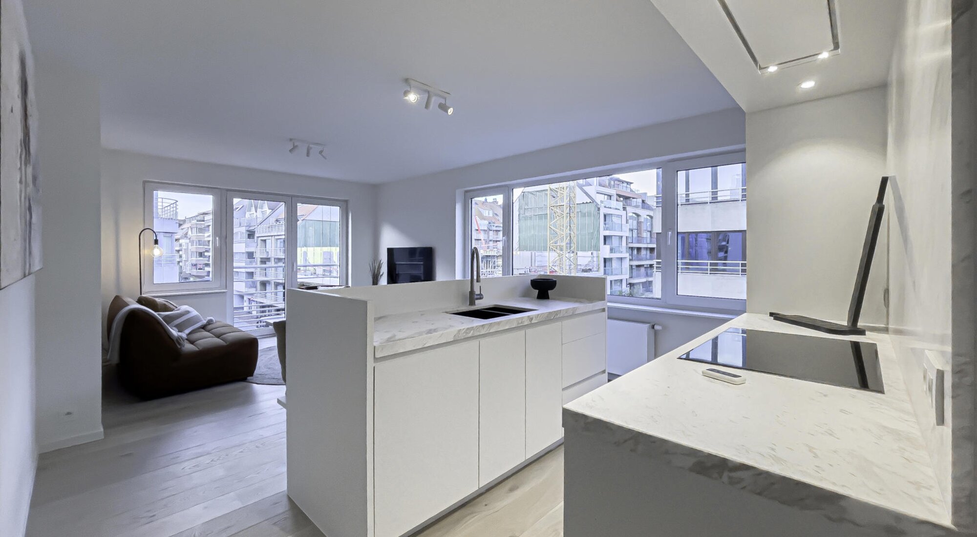 Gerenoveerd hoekappartement vlakbij de Lippenslaan 