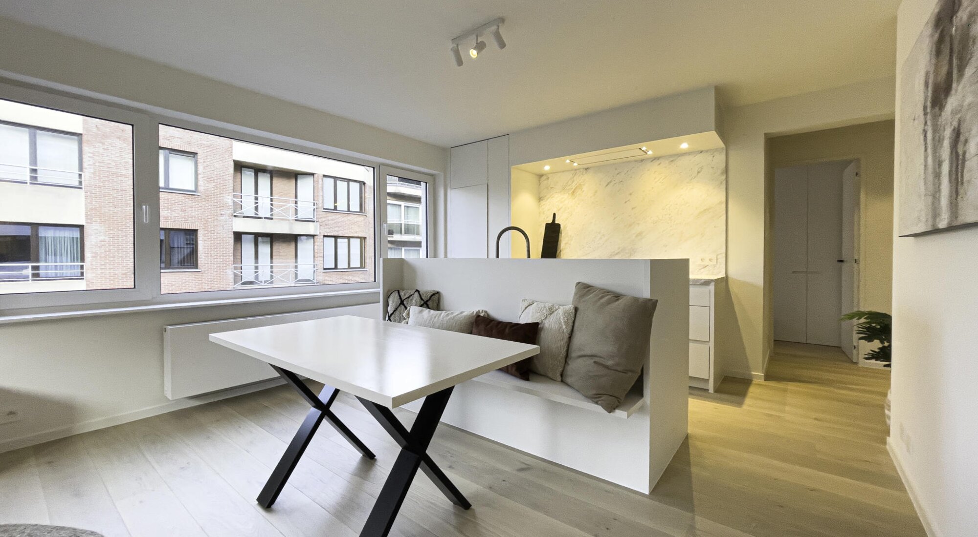Gerenoveerd hoekappartement vlakbij de Lippenslaan 