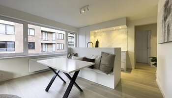 Appartement d’angle rénové près du Lippenslaan 