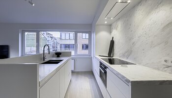Appartement d’angle rénové près du Lippenslaan 