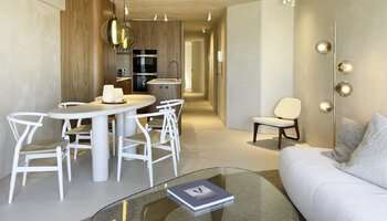 Luxueus gerenoveerd 3SK-appartement met frontaal zeezicht 