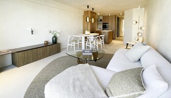 Luxueus gerenoveerd 3SK-appartement met frontaal zeezicht 
