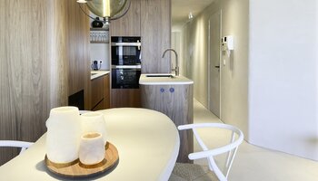 Luxueus gerenoveerd 3SK-appartement met frontaal zeezicht 