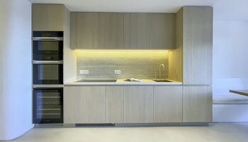Uniek gerenoveerd appartement met twee slaapkamers 