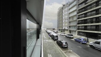 Luxueus gerenoveerd en gemeubeld app. met zijdelings zeezicht 