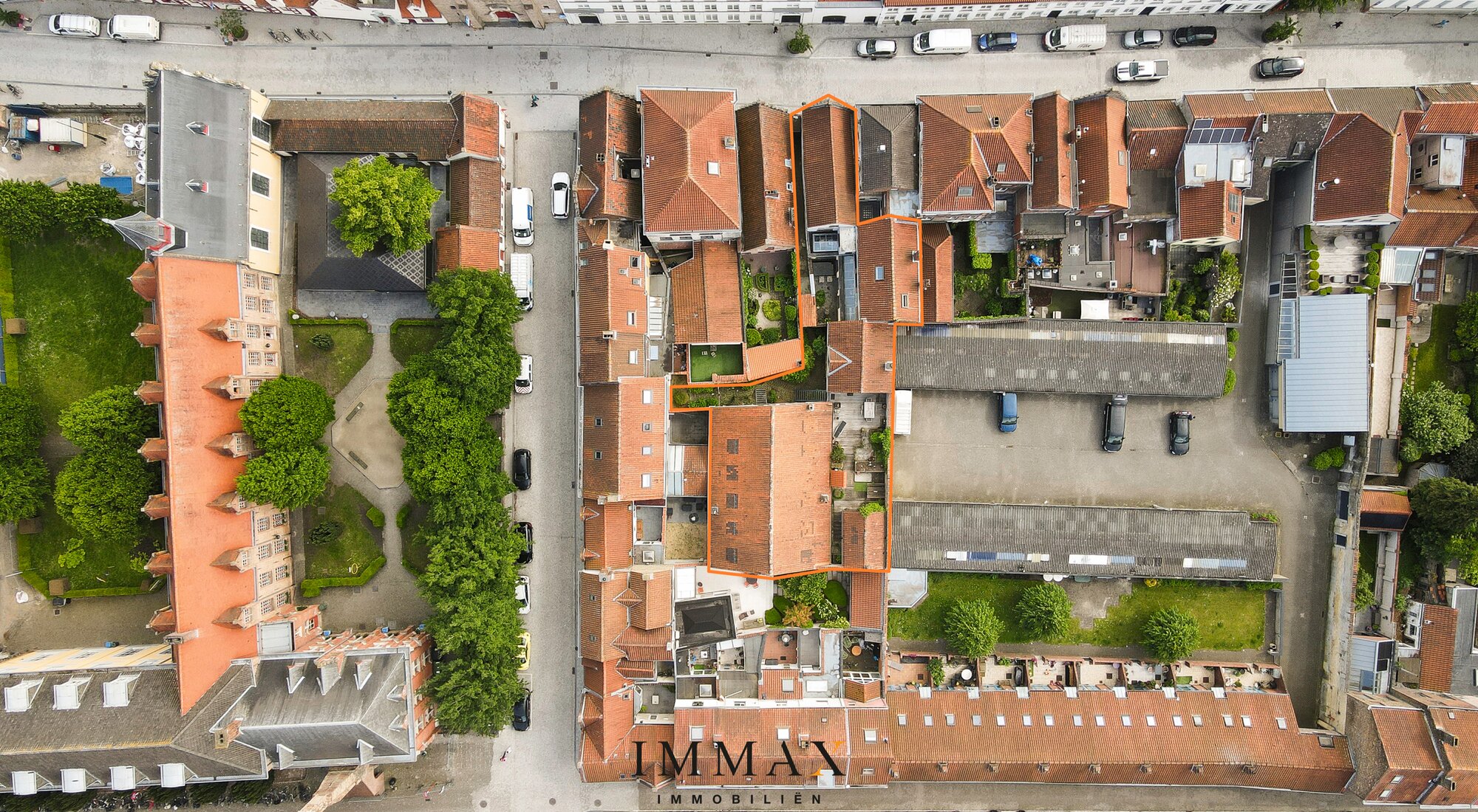 Unieke opbrengsteigendom met handelsgelijkvloers/woning en ruim polyvalent magazijn/atelier