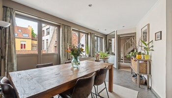 Authentiek handelshuis met ruim polyvalent magazijn/atelier