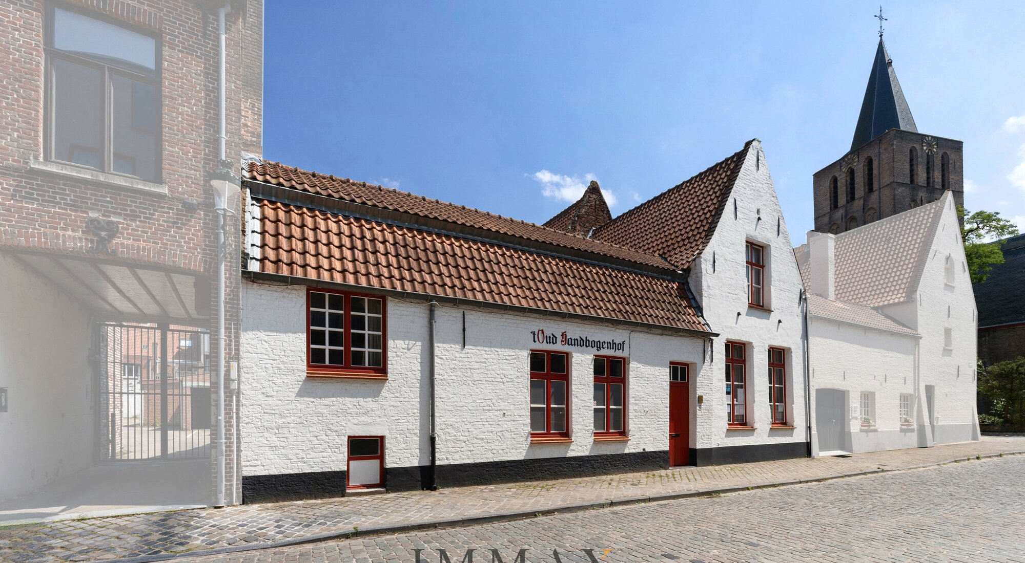 Polyvalent handelshuis met horecazaak/privéwoning/ruim terras/privé-parking