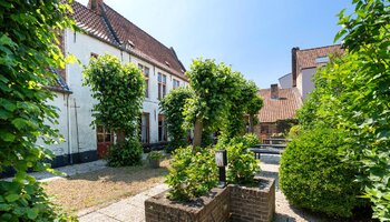 Polyvalent handelshuis met horecazaak/privéwoning/ruim terras/privé-parking
