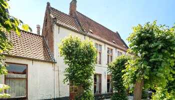 Polyvalent handelshuis met horecazaak/privéwoning/ruim terras/privé-parking