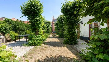 Polyvalent handelshuis met horecazaak/privéwoning/ruim terras/privé-parking