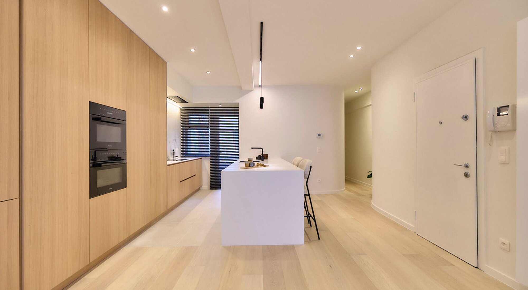 Appartement rénové exclusif de 4-SLK avec vue latérale sur la mer 