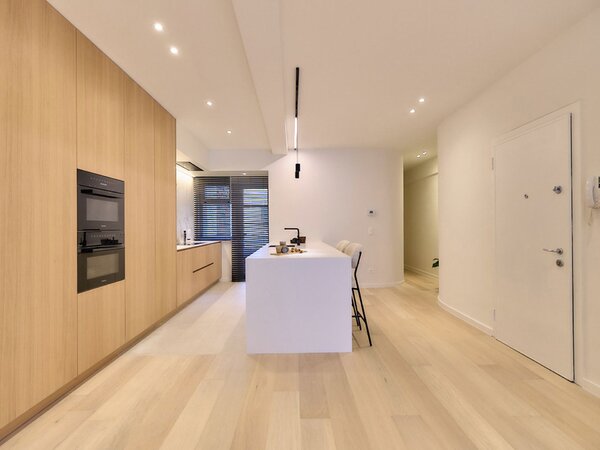 Exclusief gerenoveerd 4-SLK appartement met zijdelings zeezicht 
