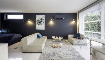 Exclusieve opbrengsteigendom met privé-woning, B&B met welness en magazijn 