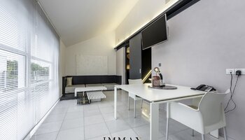 Exclusieve opbrengsteigendom met privé-woning, B&B met welness en magazijn 