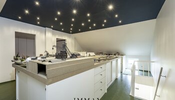 Exclusieve opbrengsteigendom met privé-woning, B&B met welness en magazijn 