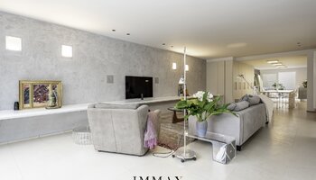 Exclusieve opbrengsteigendom met privé-woning, B&B met welness en magazijn 