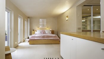 Exclusieve opbrengsteigendom met privé-woning, B&B met welness en magazijn 