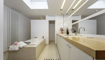 Exclusieve opbrengsteigendom met privé-woning, B&B met welness en magazijn 