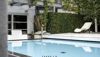 Exclusieve opbrengsteigendom met privé-woning, B&B met welness en magazijn 