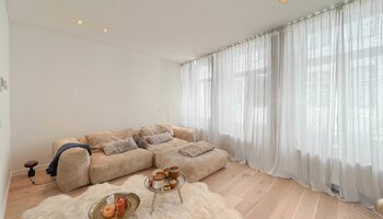 Uniek bemeubeld triplex appartement met 4 slaapkamers