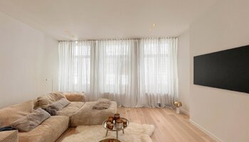 Uniek bemeubeld triplex appartement met 4 slaapkamers