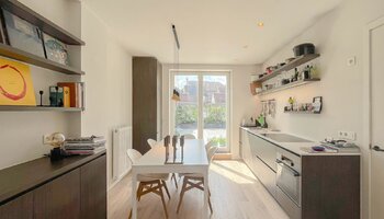 Uniek bemeubeld triplex appartement met 4 slaapkamers