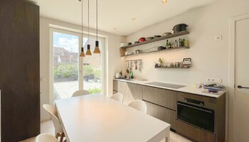 Uniek bemeubeld triplex appartement met 4 slaapkamers