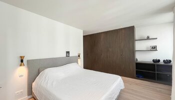 Uniek bemeubeld triplex appartement met 4 slaapkamers