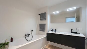 Uniek bemeubeld triplex appartement met 4 slaapkamers