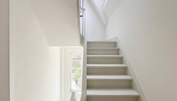 Uniek bemeubeld triplex appartement met 4 slaapkamers